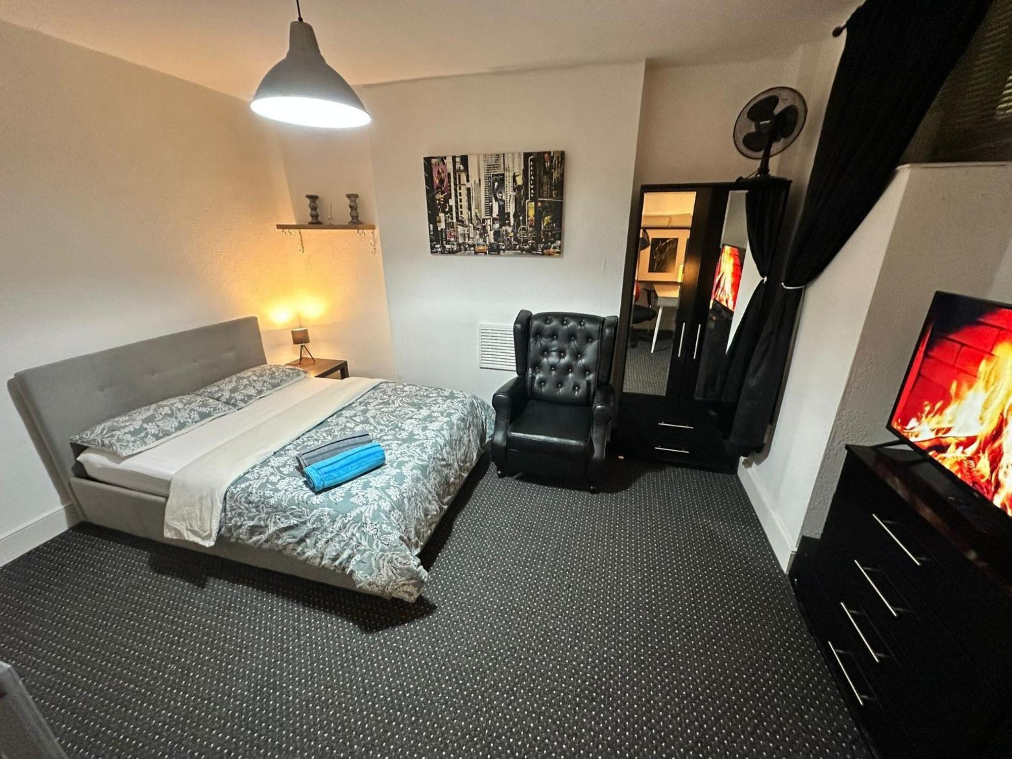 Whitechapel Station Rooms R1 Londra Exterior foto