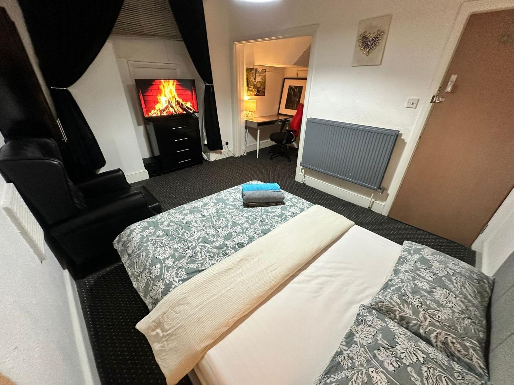 Whitechapel Station Rooms R1 Londra Exterior foto
