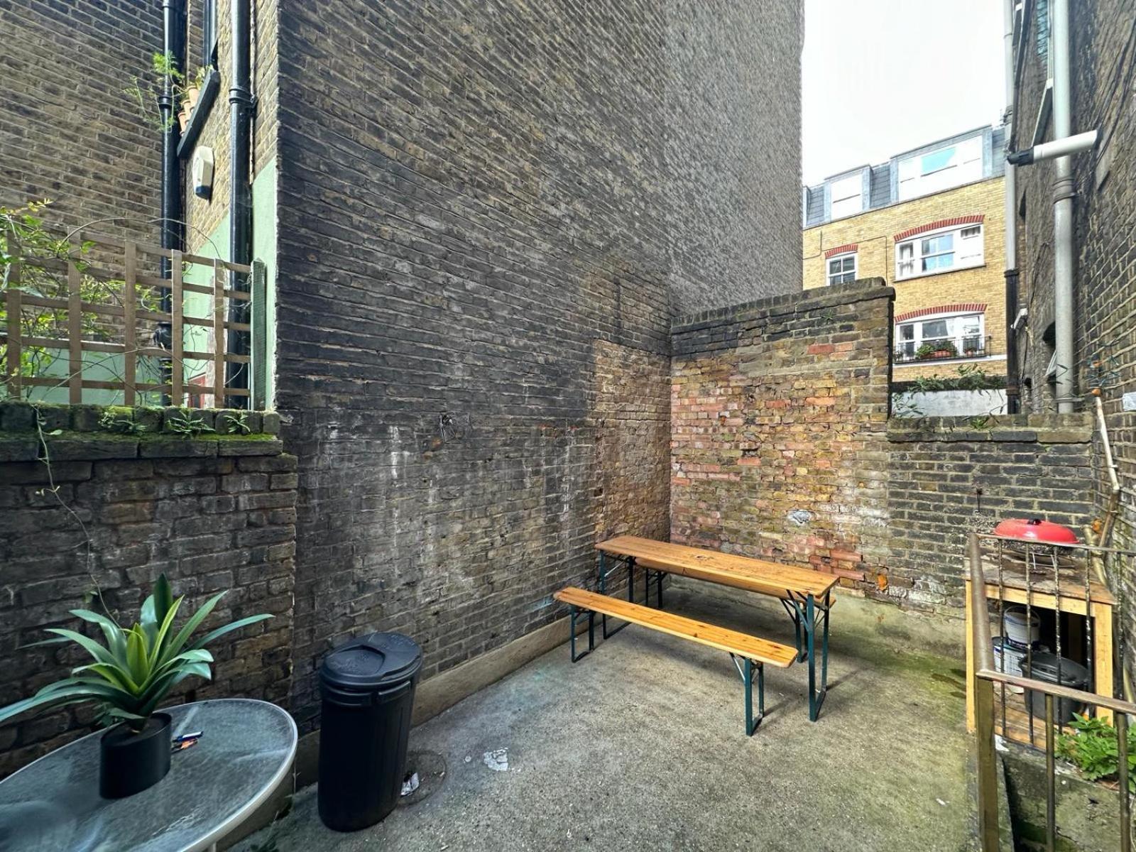 Whitechapel Station Rooms R1 Londra Exterior foto
